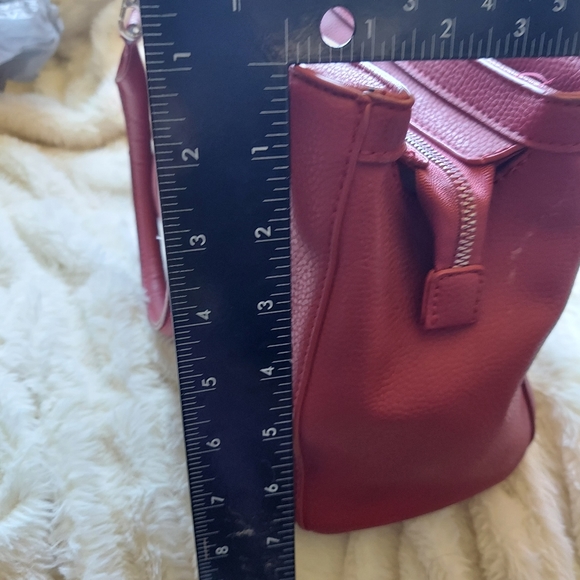 NWOT 🔥🔥 Kenneth Cole Reaction Red Leather Handbag - Picture 6 of 8